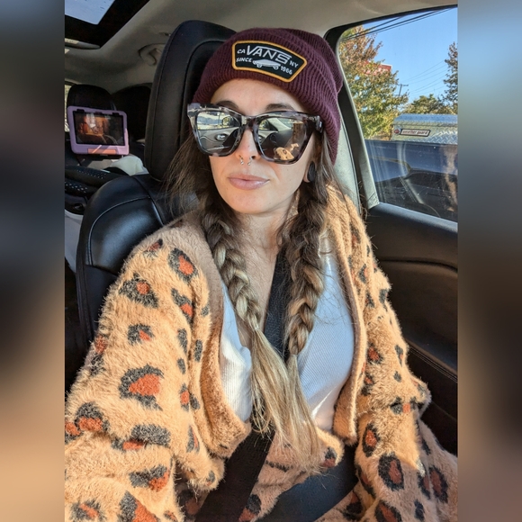 Meet Your Posher, Trisha - Picture 2 of 3